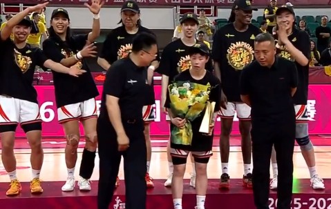 开云-李缘获FMVP！两记超远3分锁胜局 怒吼一幕令人泪目宫鲁鸣重选她？